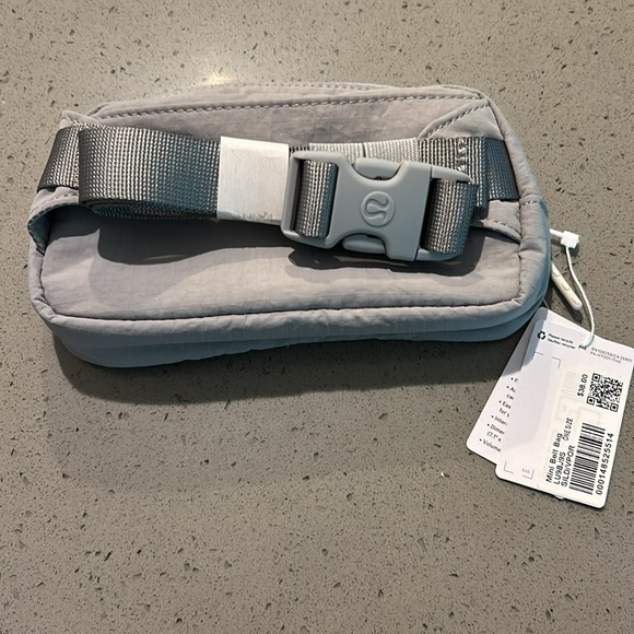 Lululemon mini belt bag - Picture 3 of 3